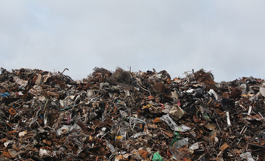 Thực trạng ô nhiễm môi trường đất bởi những bãi rác Khổng lồ