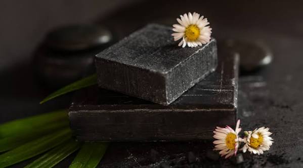 Sai lầm khi dùng xà phòng than hoạt tính